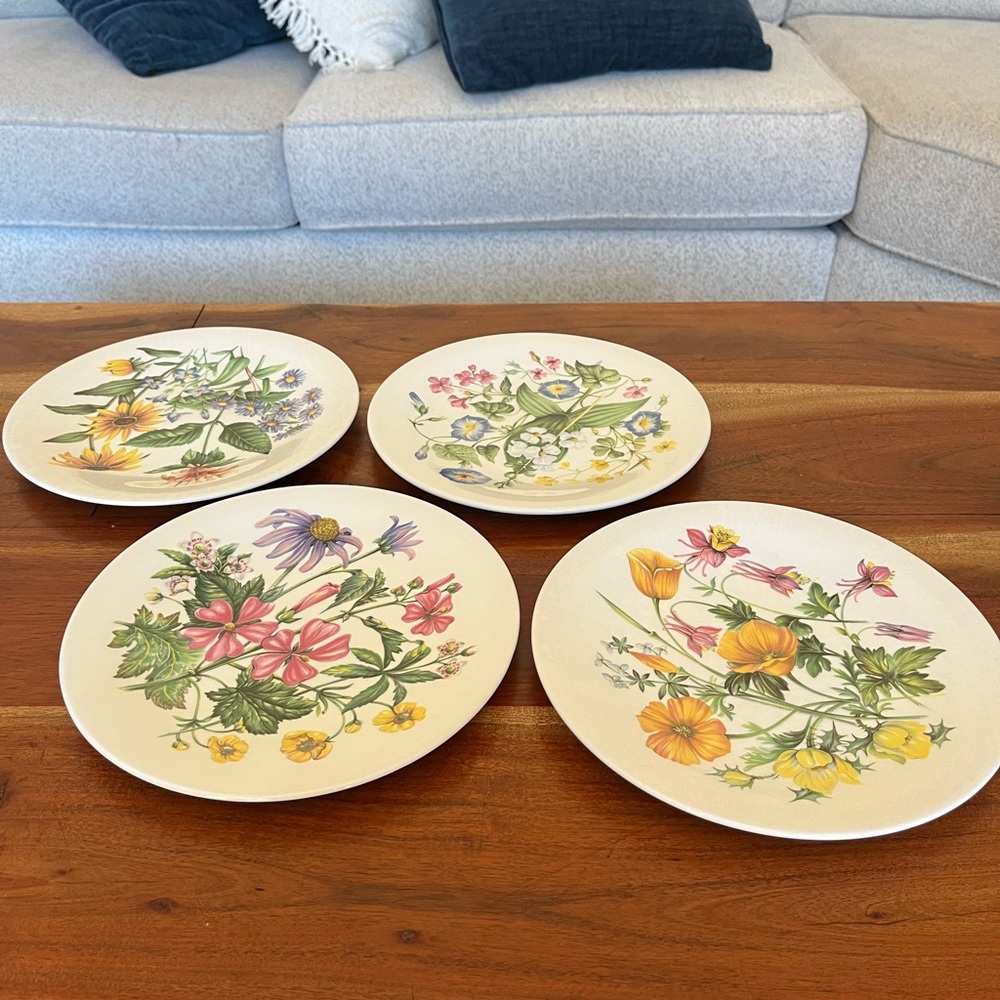 Vintage Collectible Wedgewood/Avon Wildflowers of the United States Plates.